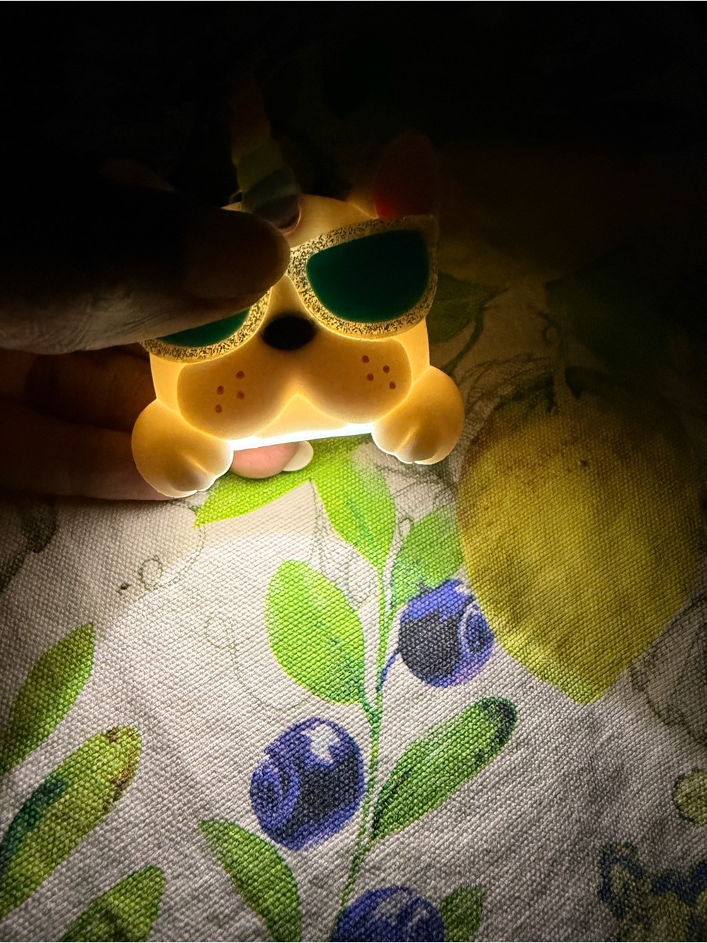 White unicorn dog keychain with rainbow horn and blue glitter sunglasses - Picture 5 of 5